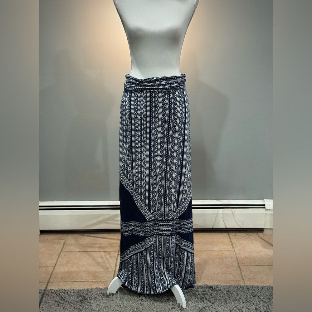 SALE! Navy Max Studio Long Maxi Skirt Size M EUC